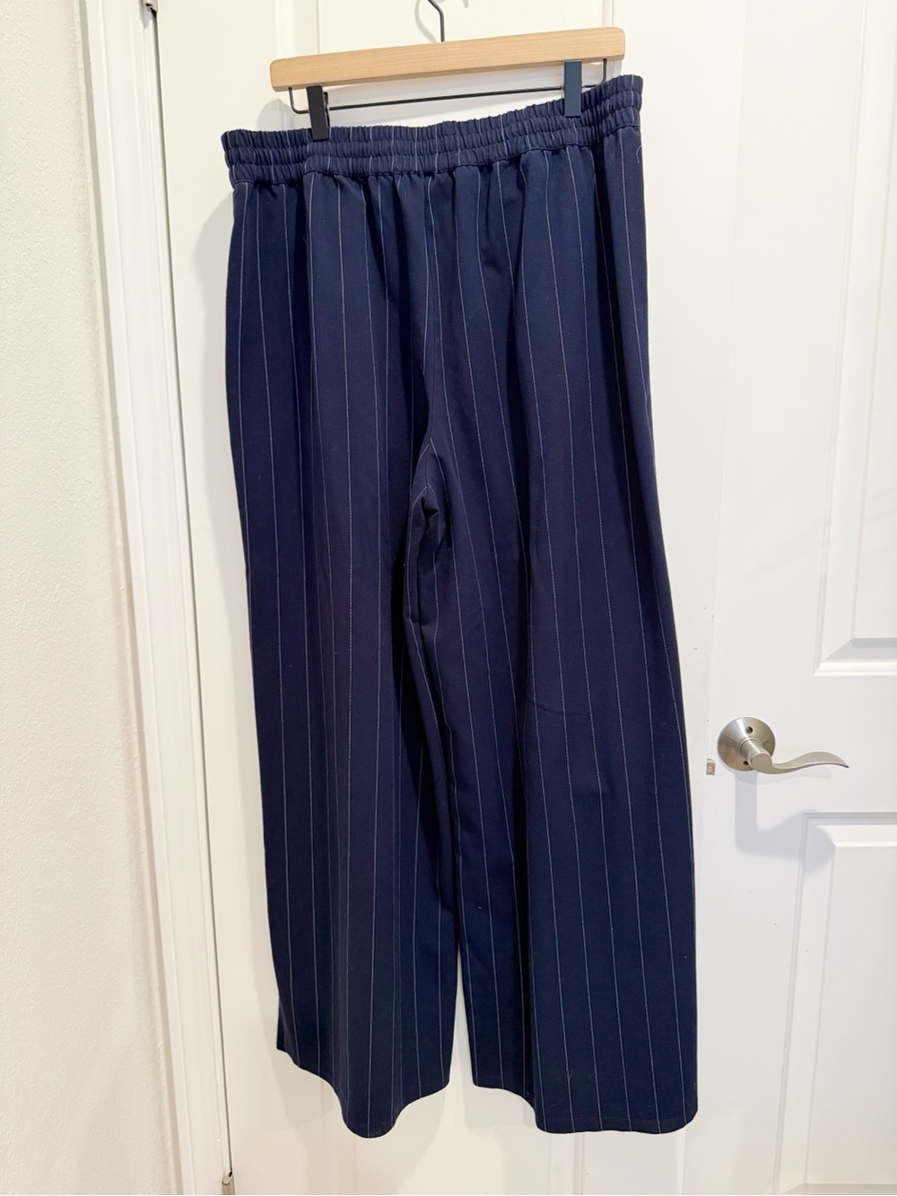 EVEREVE Tala Track Pant in Navy Blue Pinstripes - Picture 6 of 10